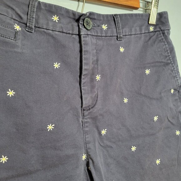 Croft & Barrow Stretch Size 8 Navy Blue Embroidered Daisy Chino Bermuda Shorts - Picture 6 of 10